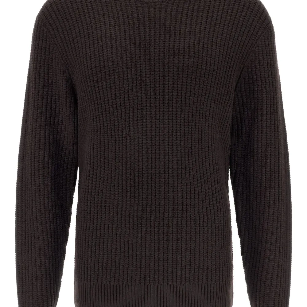 Свитер с круглым воротником