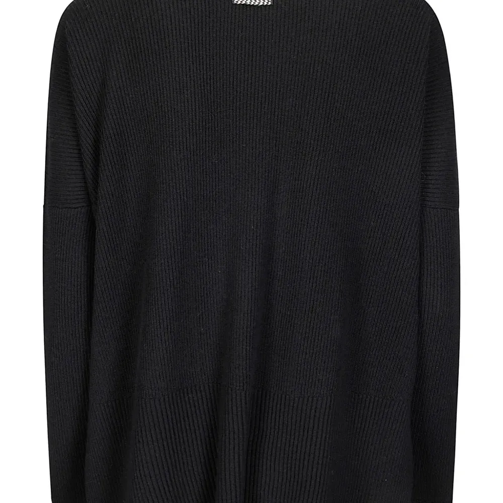 Свитер с V-образным вырезом