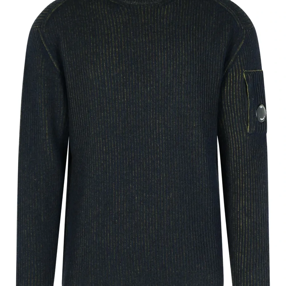 Свитер с круглым вырезом