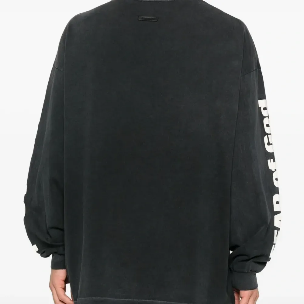 Футболка с длинными рукавами и логотипом