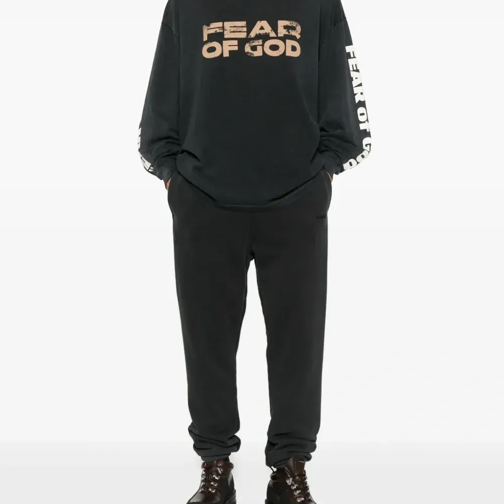 Футболка с длинными рукавами и логотипом