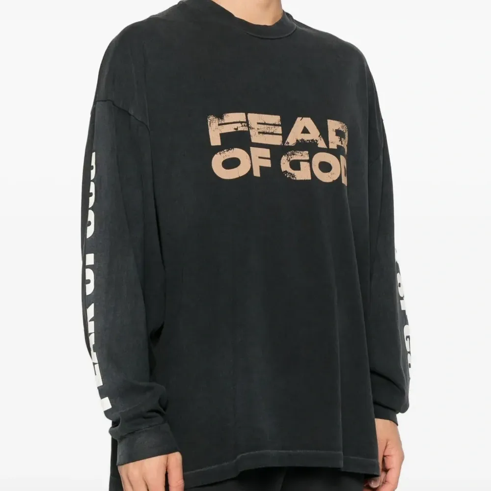 Футболка с длинными рукавами и логотипом