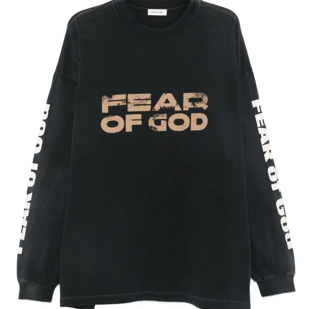 Футболка с длинными рукавами и логотипом