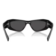 Солнцезащитные очки с геометрической оправой