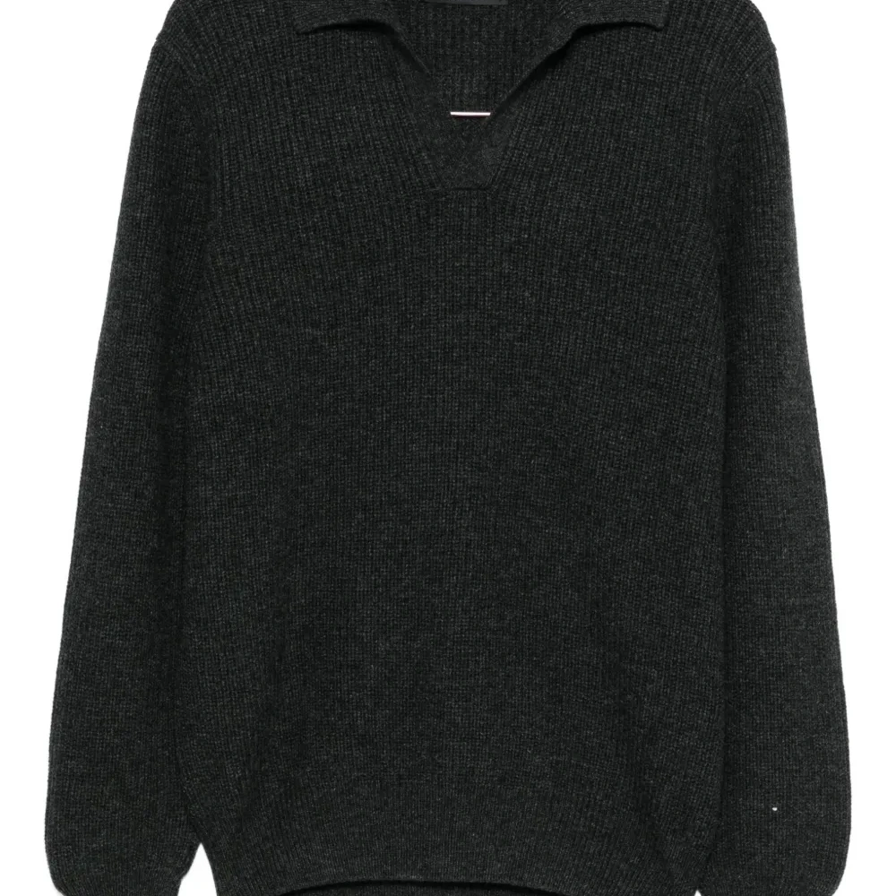 Свитер с воротником поло