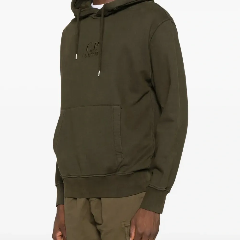 Худи с вышитым логотипом