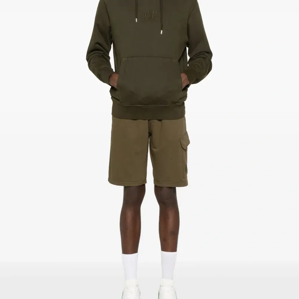 Худи с вышитым логотипом