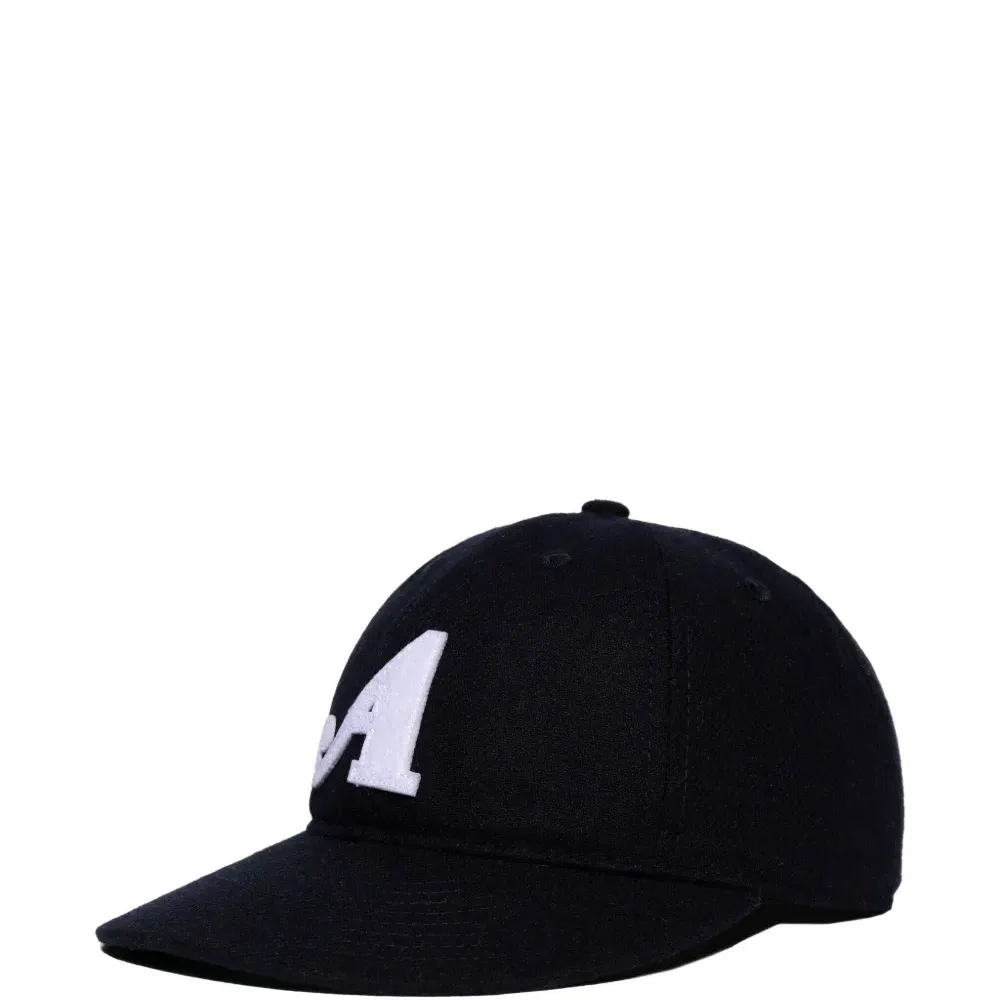 Бейсболка с логотипом