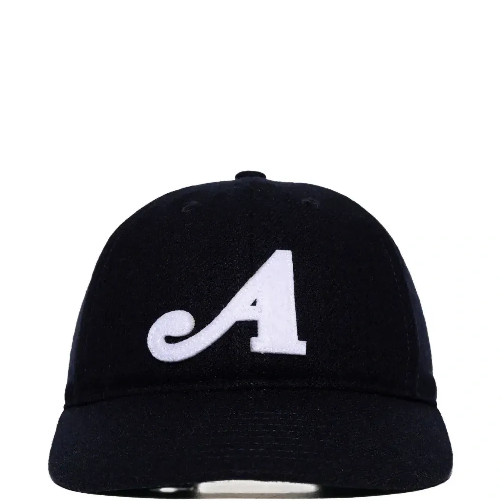 Бейсболка с логотипом