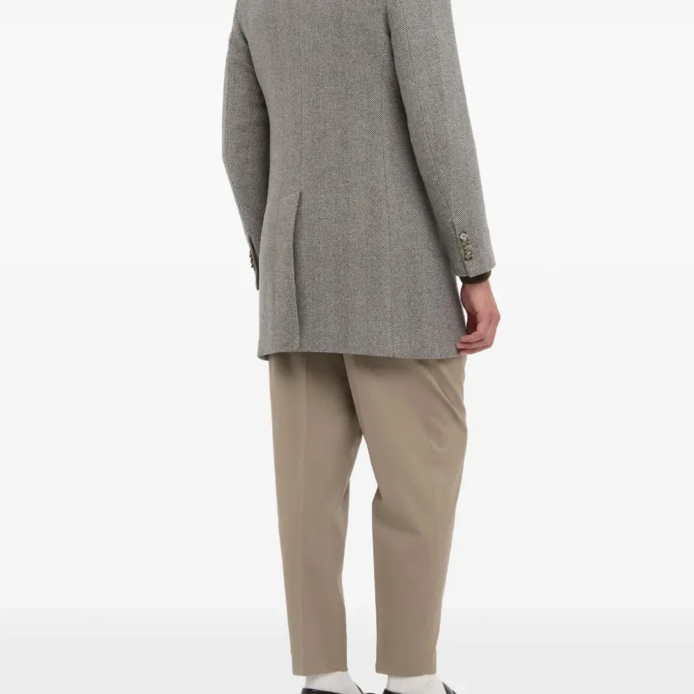 Пальто на пуговицах