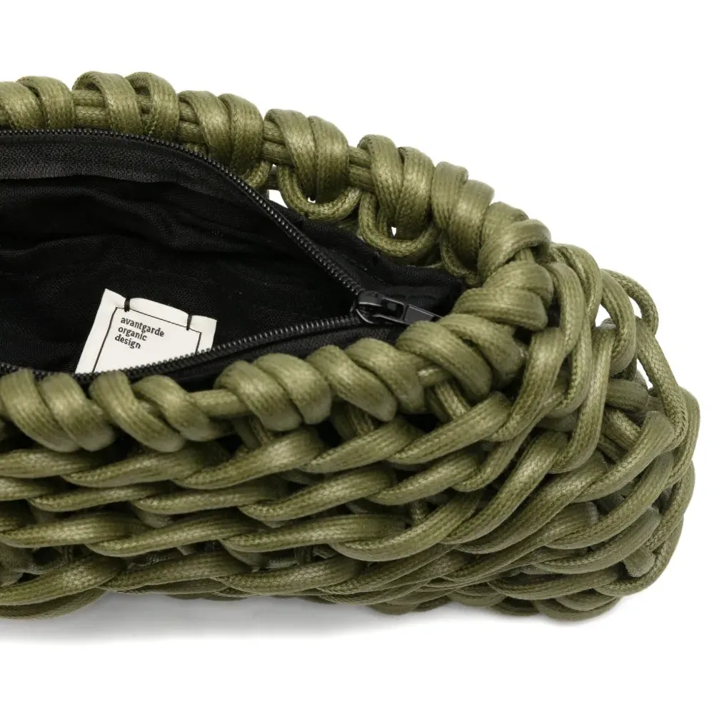 Плетёный клатч Nora