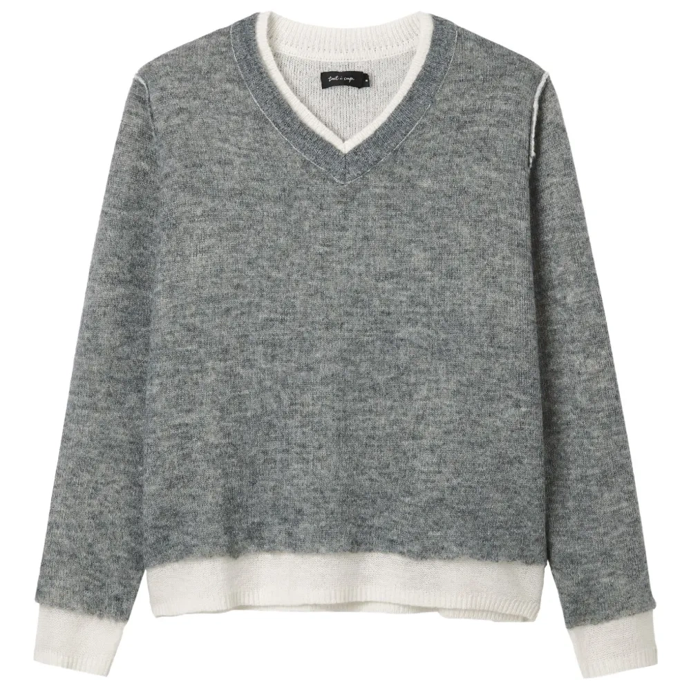Свитер с V-образным вырезом и необработанным краем