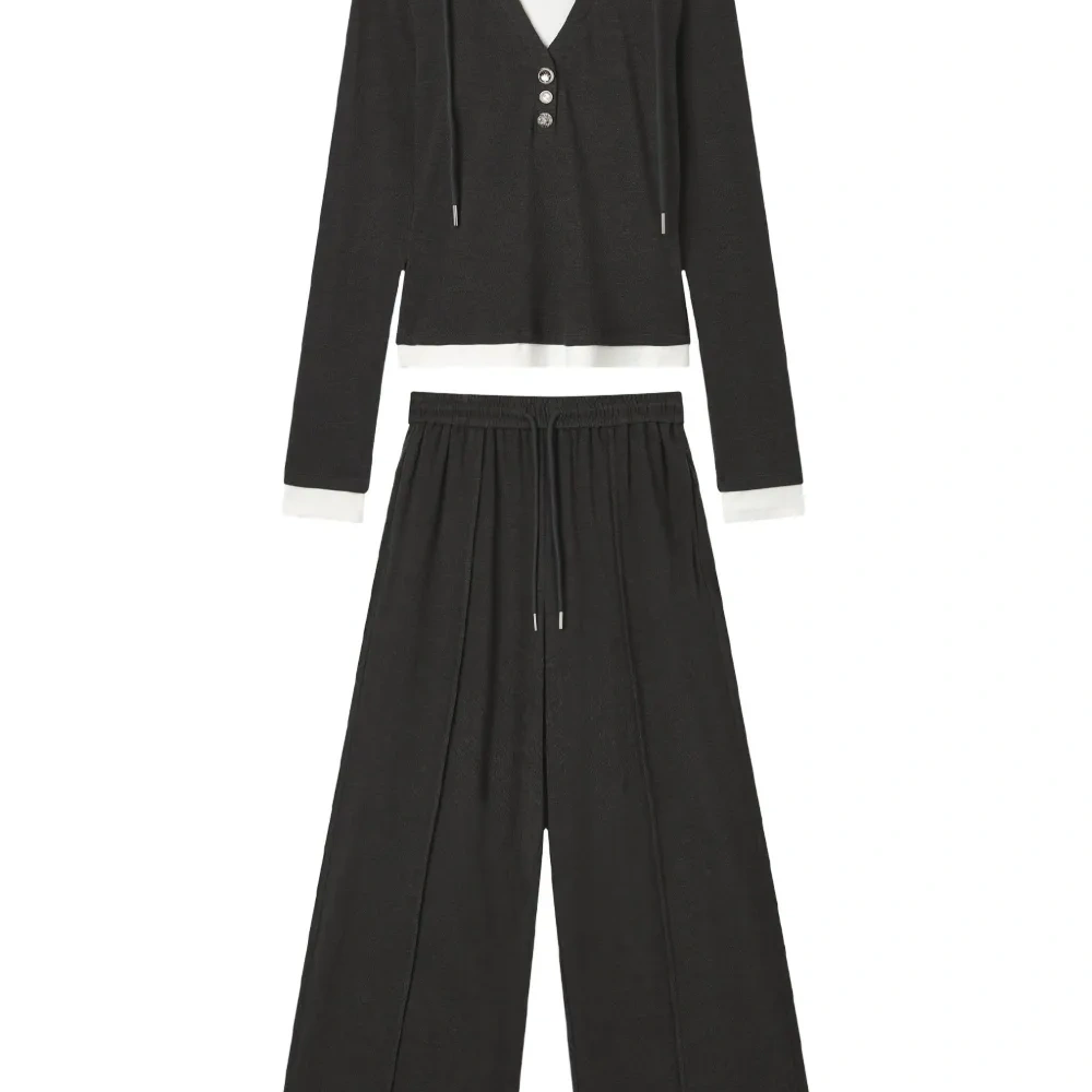 Комплект из брюк на шнурке и топа