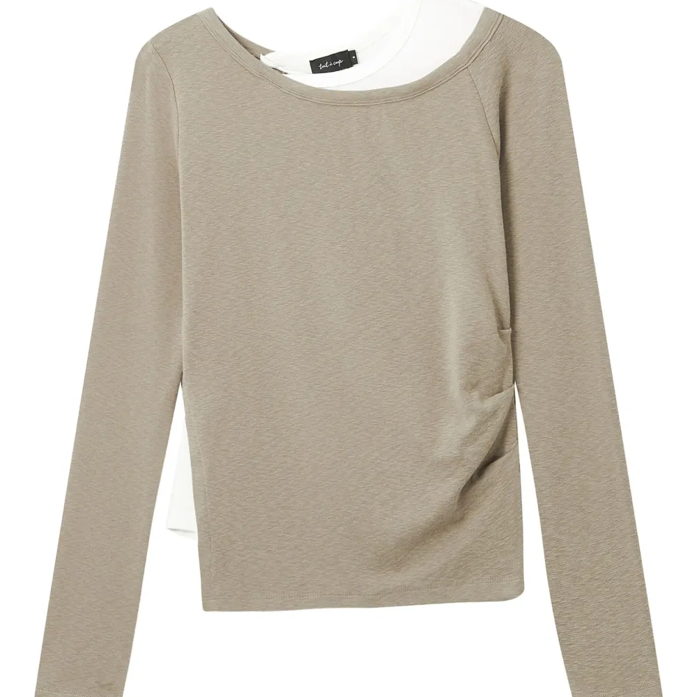 Футболка с длинными рукавами и эффектом многослойности