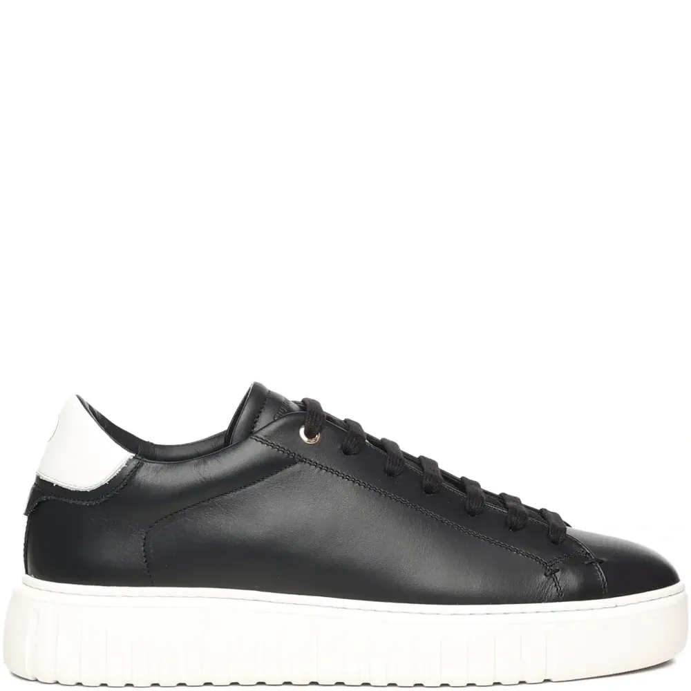 Кожаные кроссовки