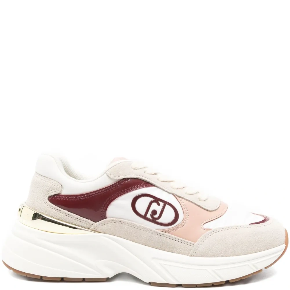 Кроссовки с нашивкой-логотипом