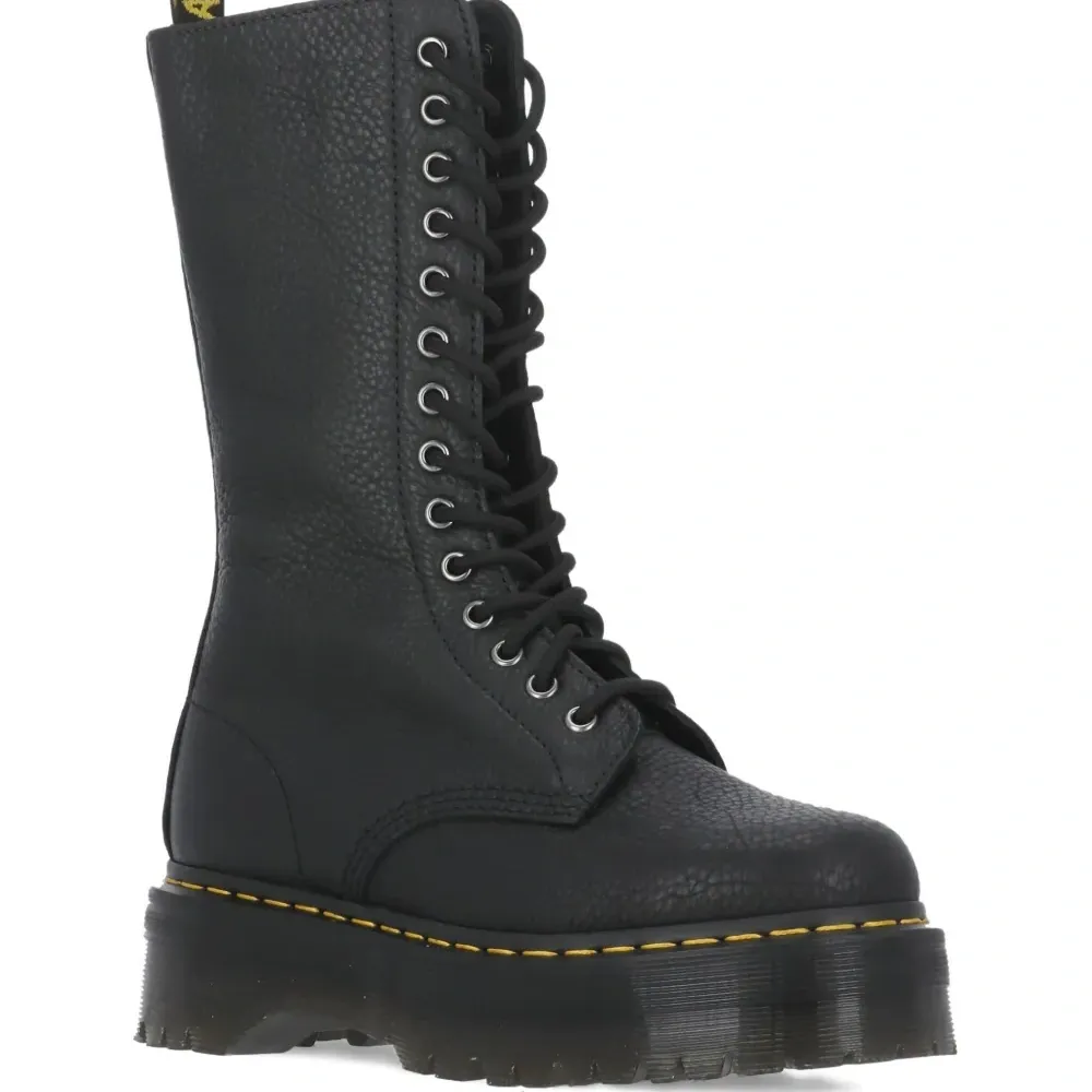 Ботинки на платформе со шнуровкой