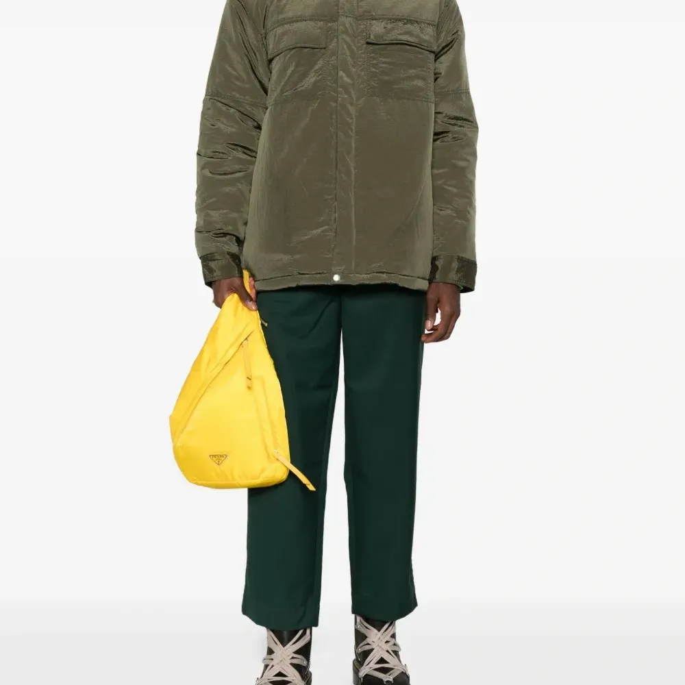 Пиджак с клапанами на карманах Пиджак с клапанами на карманах