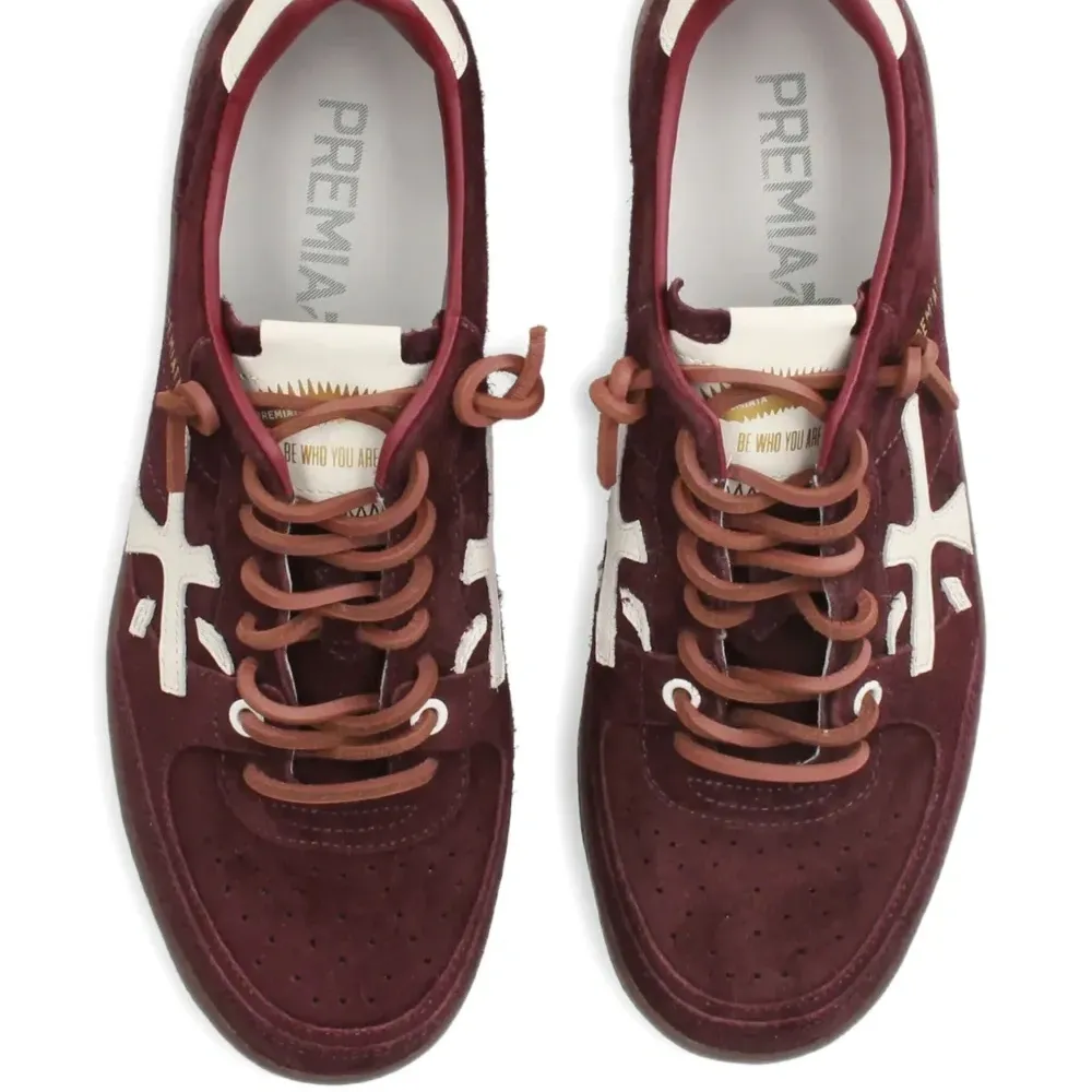 Замшевые кроссовки