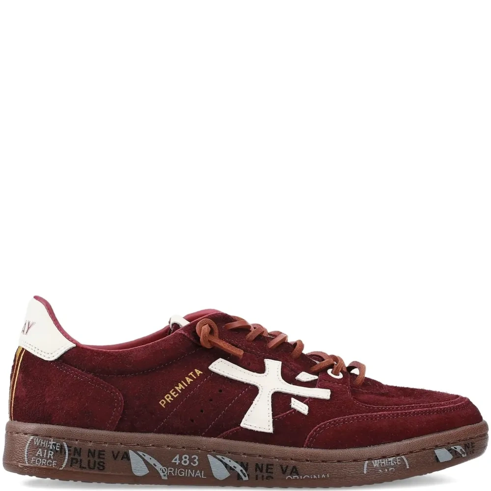 Замшевые кроссовки