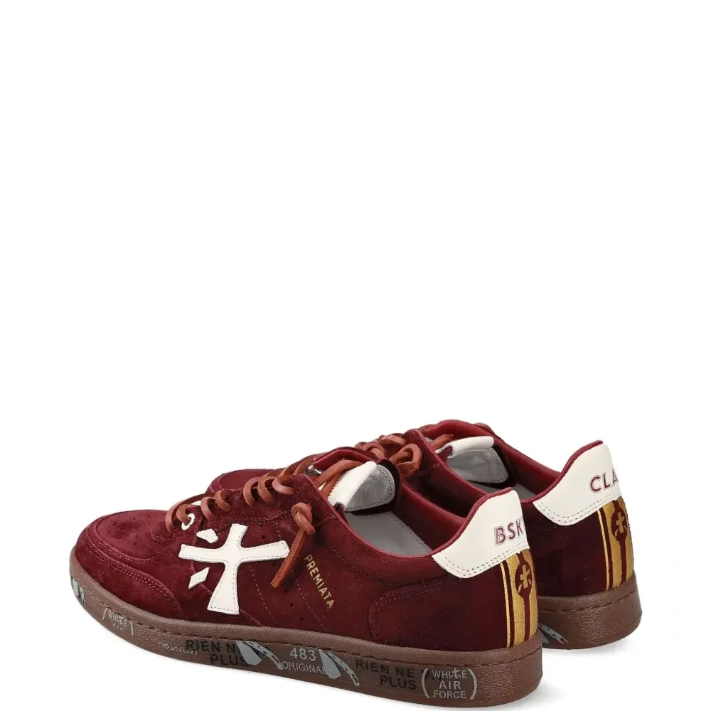 Замшевые кроссовки