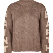 Свитер фактурной вязки с высоким воротником