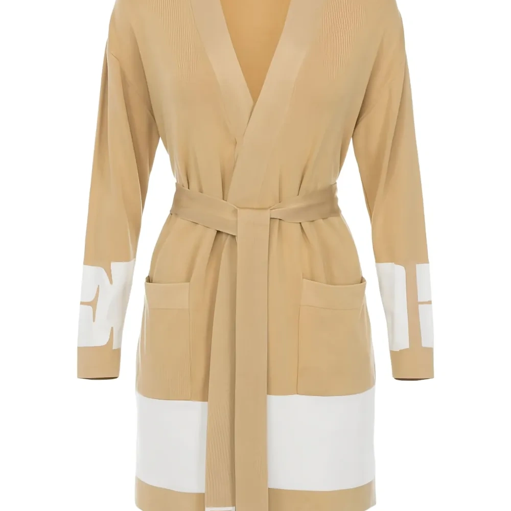 Кардиган с накладными карманами и застежкой на поясе