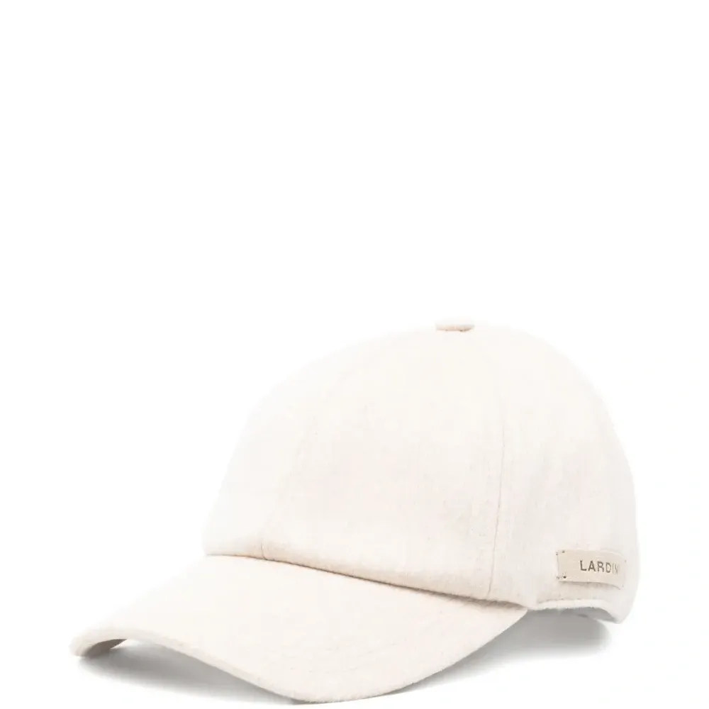 Шерстяная кепка