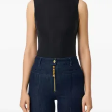 Топ-майка в рубчик с декоративными пуговицами Топ-майка в рубчик с декоративными пуговицами