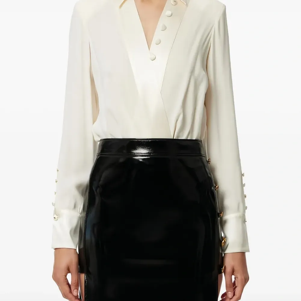 Атласное боди с перекрестным вырезом