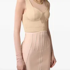 Топ с отделкой зигзагообразной строчкой