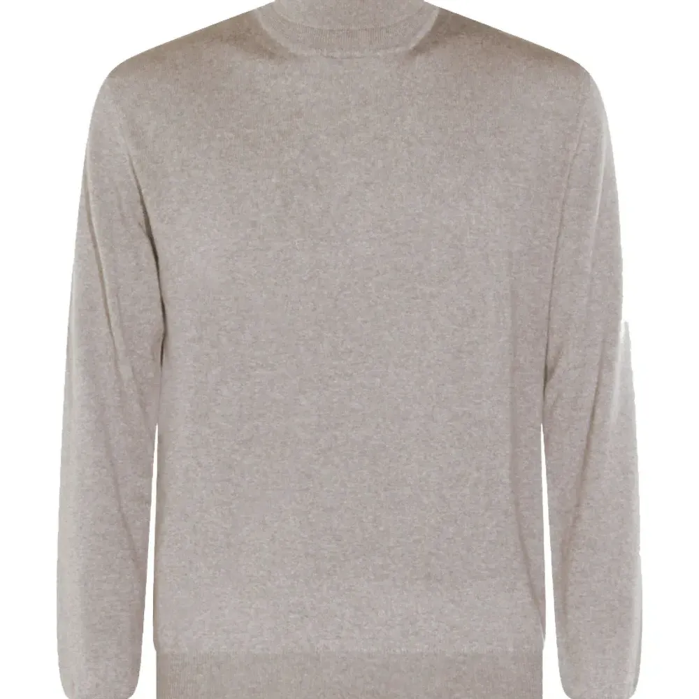 Свитер с воротником гольф