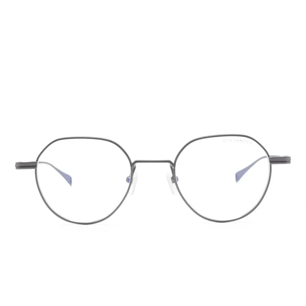 Очки в круглой оправе