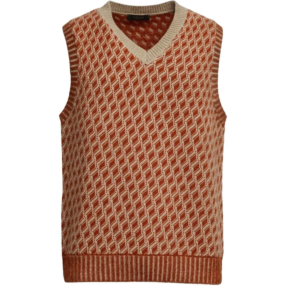 Жилет с V-образным вырезом и ромбовидным узором