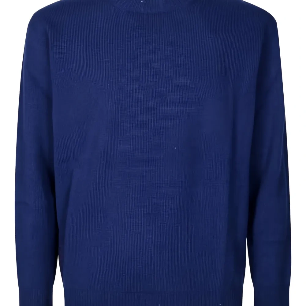 Свитер с круглым вырезом