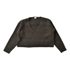 Свитер в рубчик с V-образным вырезом Свитер в рубчик с V-образным вырезом