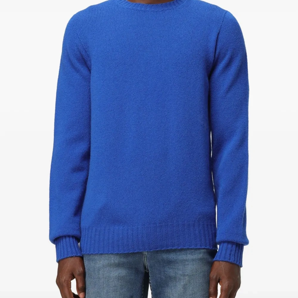 Свитер с круглым вырезом