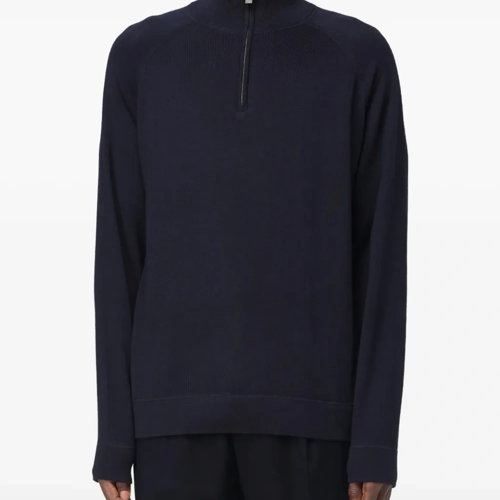 Трикотаж с воротником-воронкой