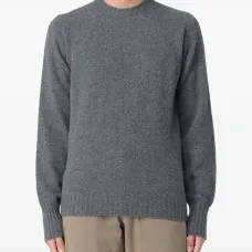 Свитер с круглым вырезом