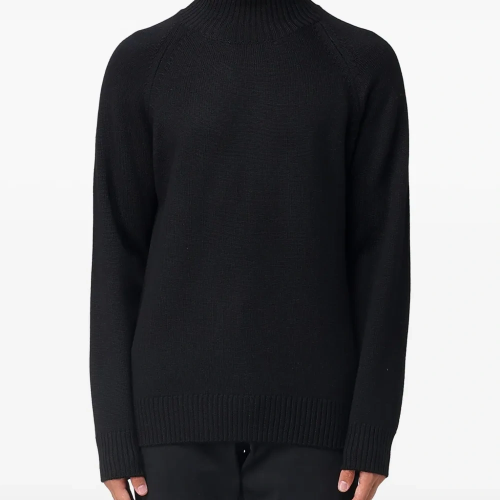 Свитер с воротником-стойкой