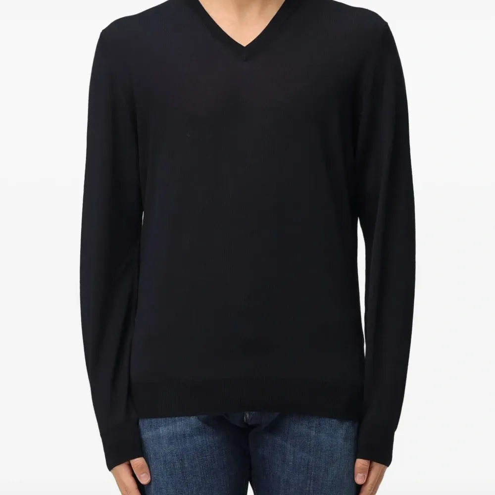 Топ с длинными рукавами и V-образным вырезом