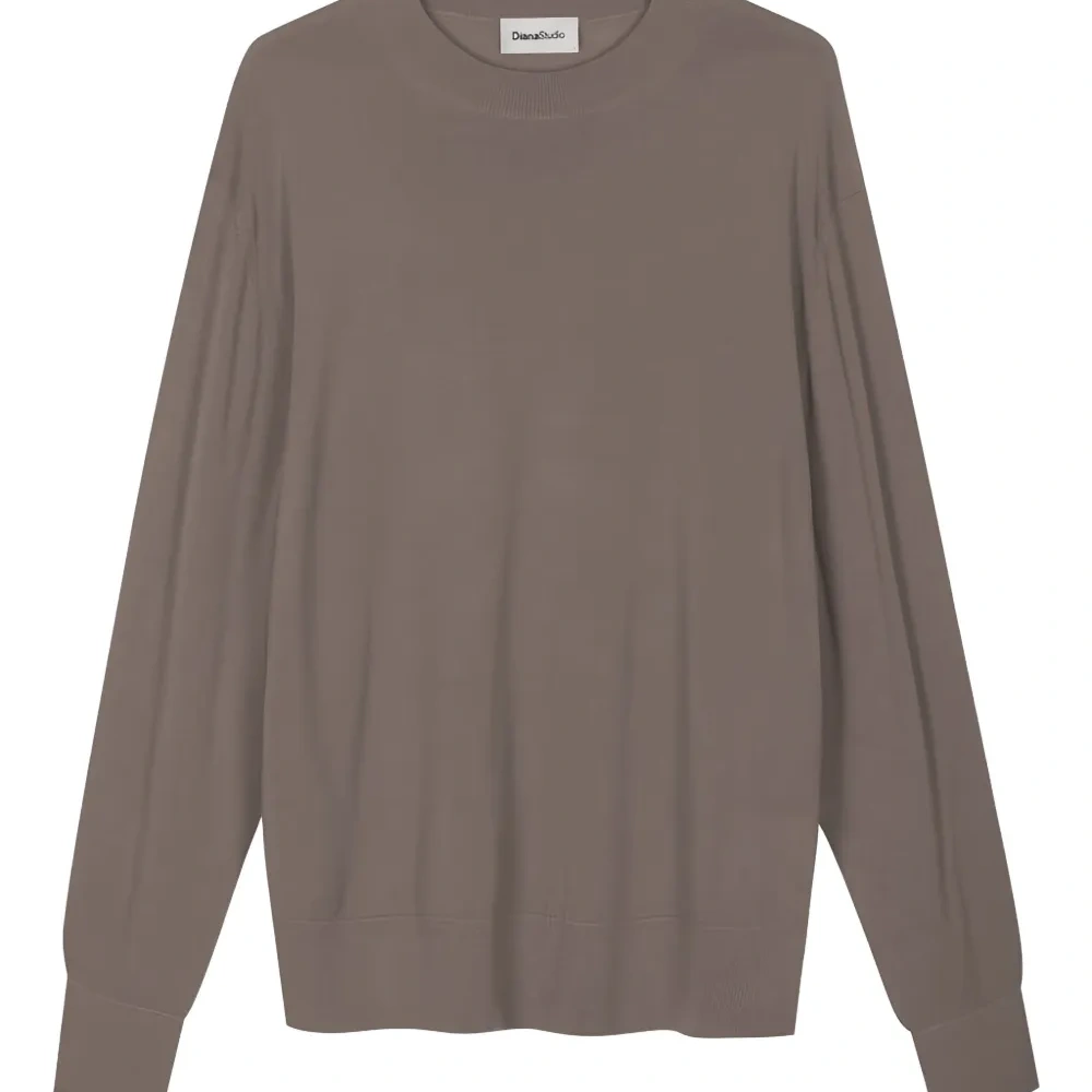 Свитер с круглым вырезом