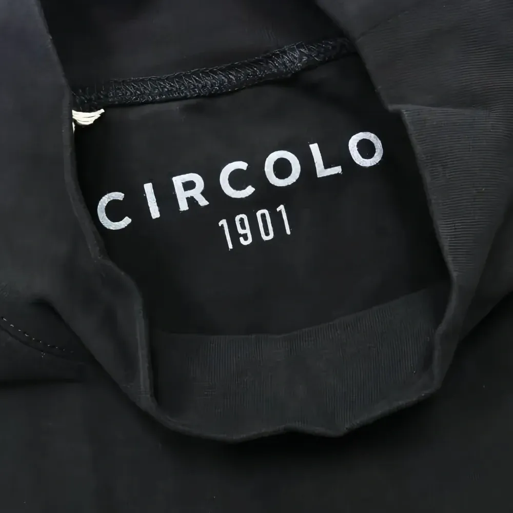 Топ с высоким воротником