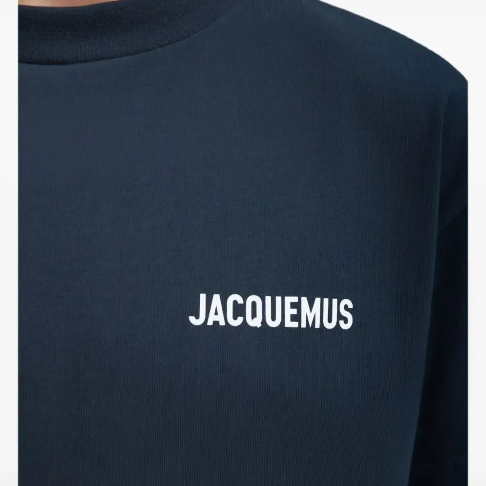 Футболка с логотипом