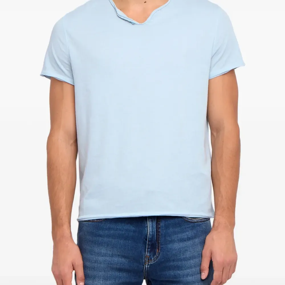 Футболка хенли Monsatir