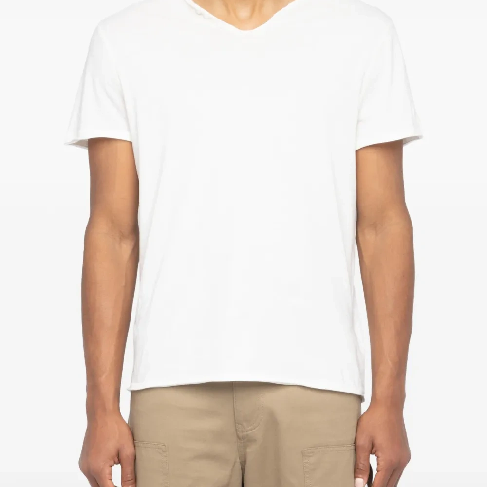 Футболка с V-образным вырезом и короткими рукавами