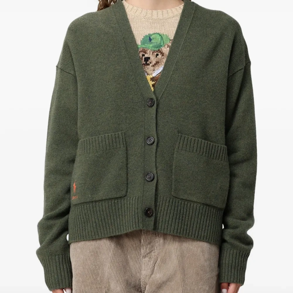 Кардиган с накладными карманами