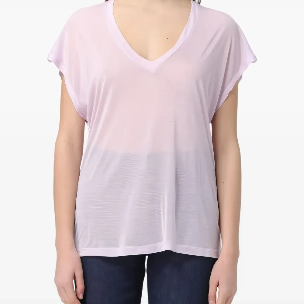 Футболка с V-образным вырезом