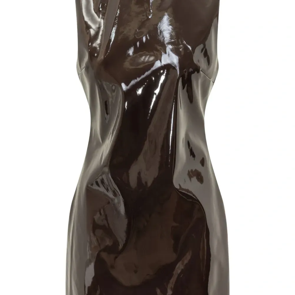 Виниловое мини-платье без рукавов