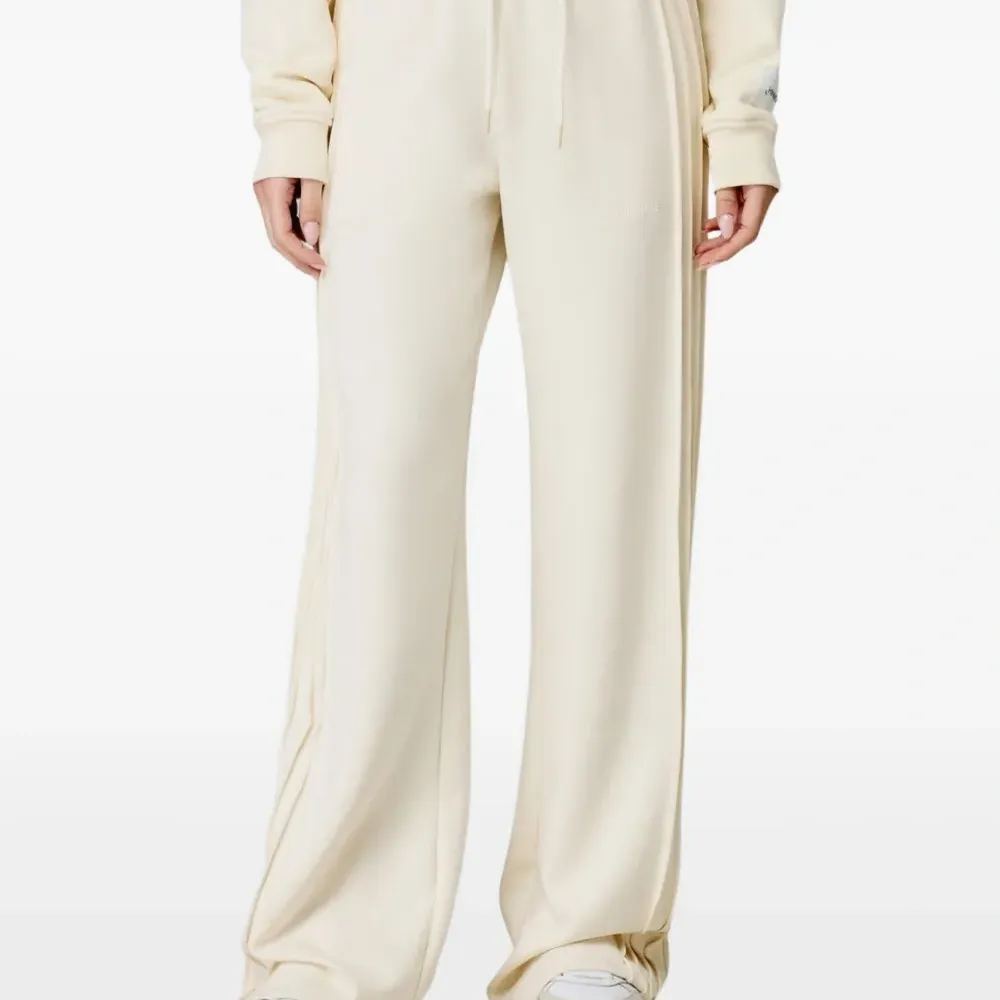 Брюки с лампасами